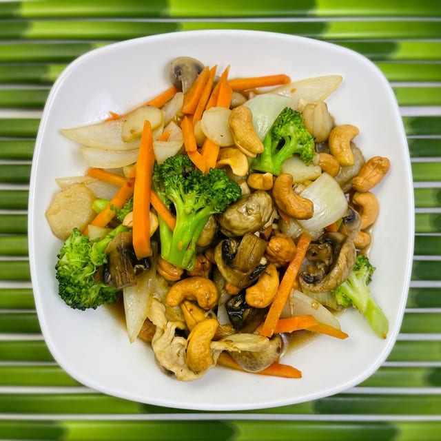 42. Pad Cashew Nut.