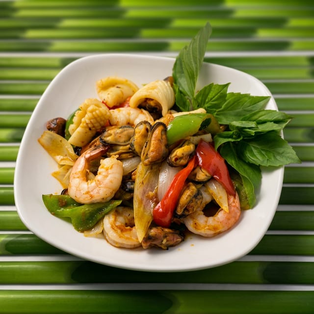 C2. Seafood Prik Phao.